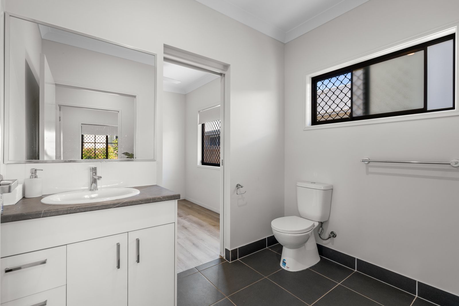 007 Open2view_ID971176-13A_Wyndham_Street__North_Toowoomba