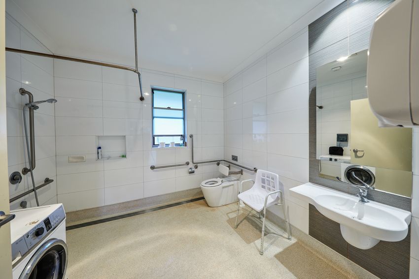 SIL044 LR-Cudgen-communal-bath1