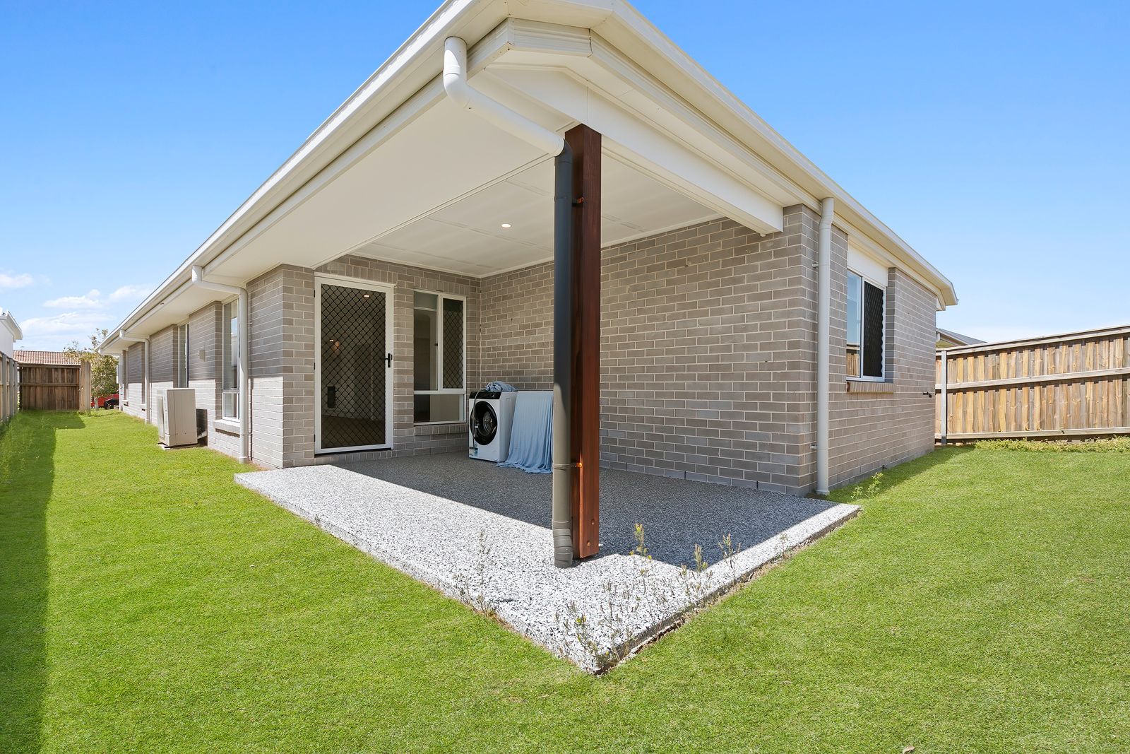 019 Open2view_ID972416-57_Dougan_Street