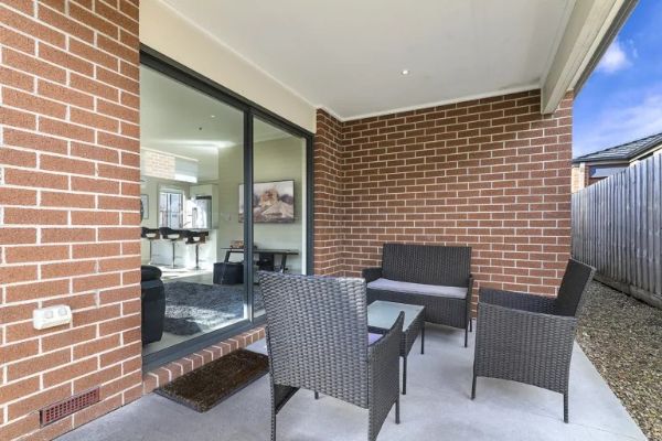 Cranbourne North 2 pic back Undercover