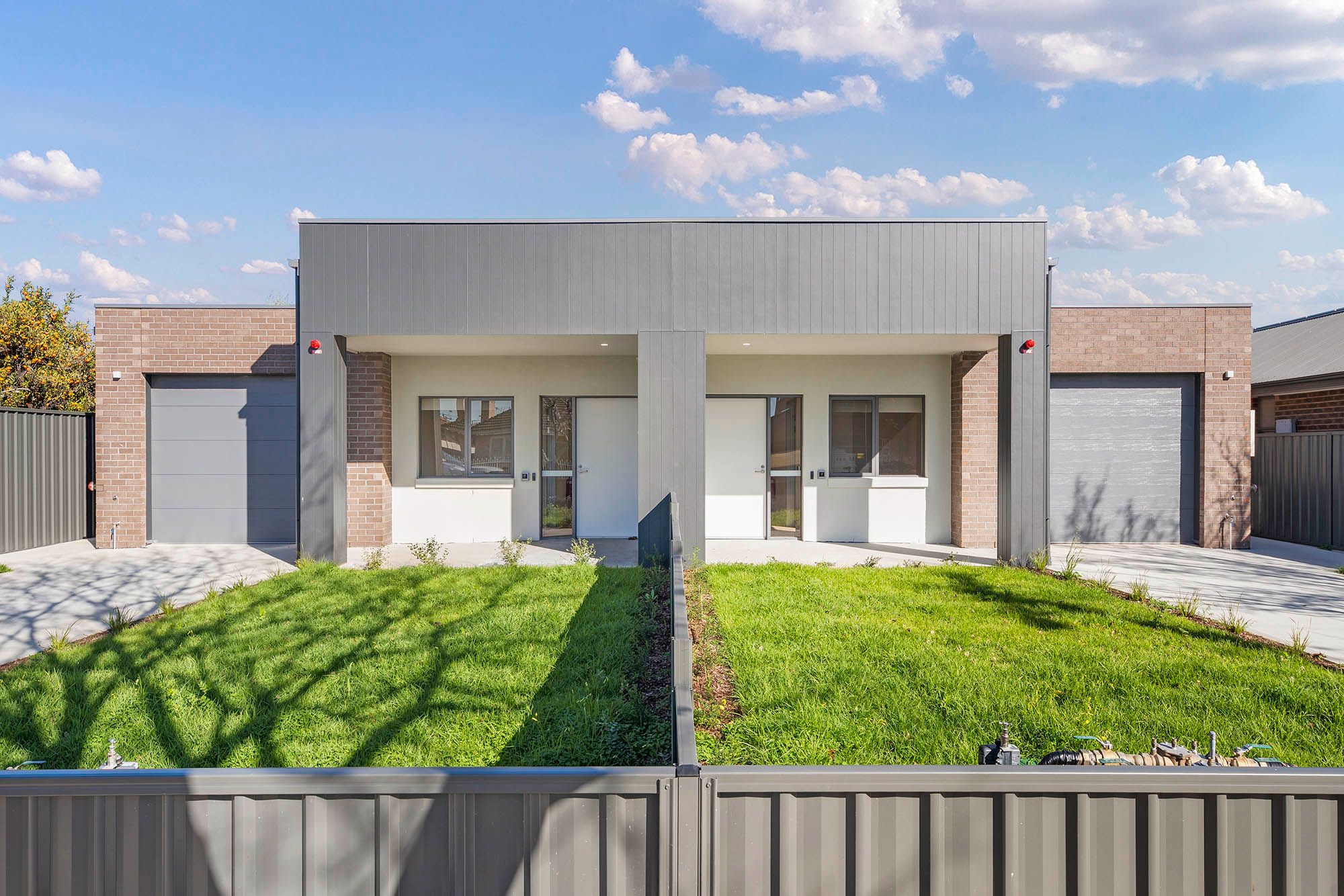 Collins   Facade Both LR No Logo