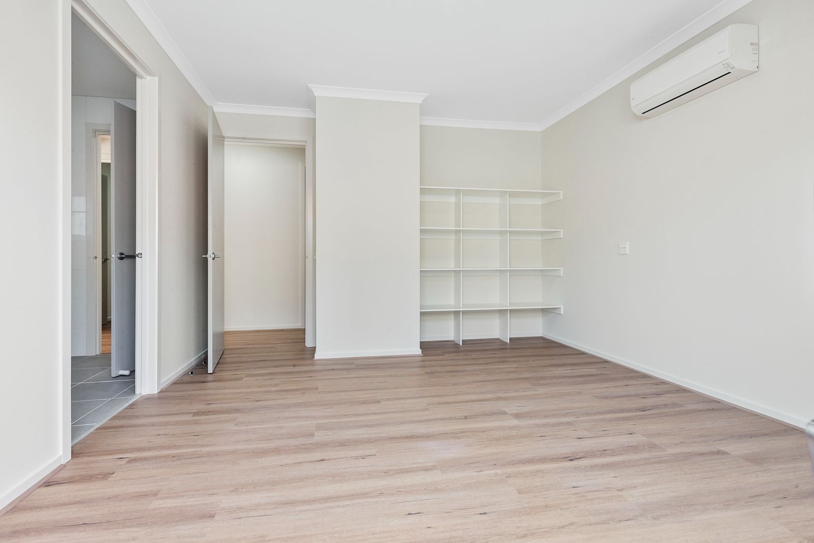 007 Open2view_ID903633-2_Prominent_Road (1)