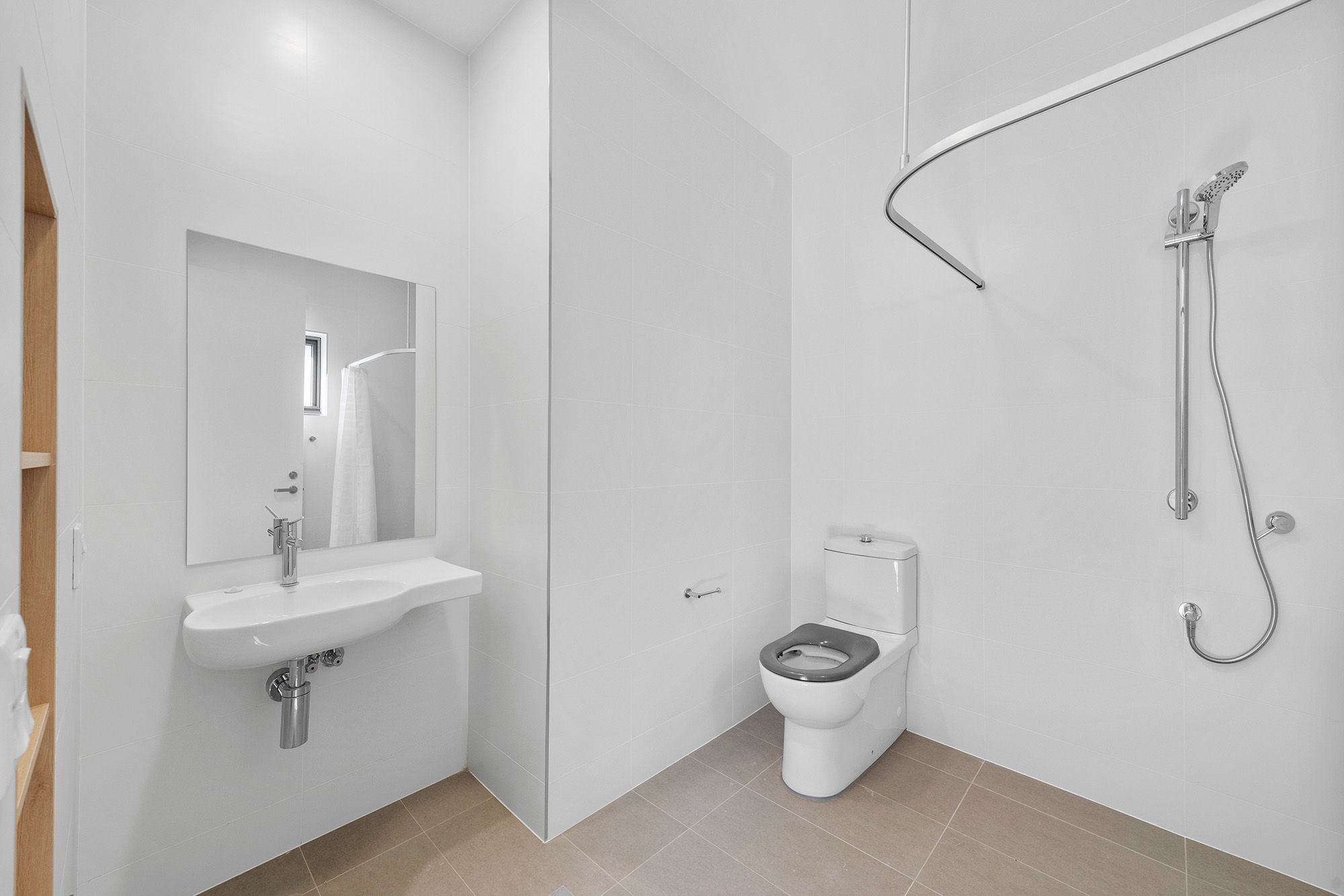Collins   Ensuite LR No Logo