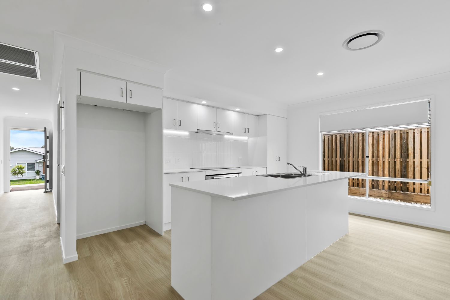 012 Open2view_ID941566-51_Brumby_Circuit