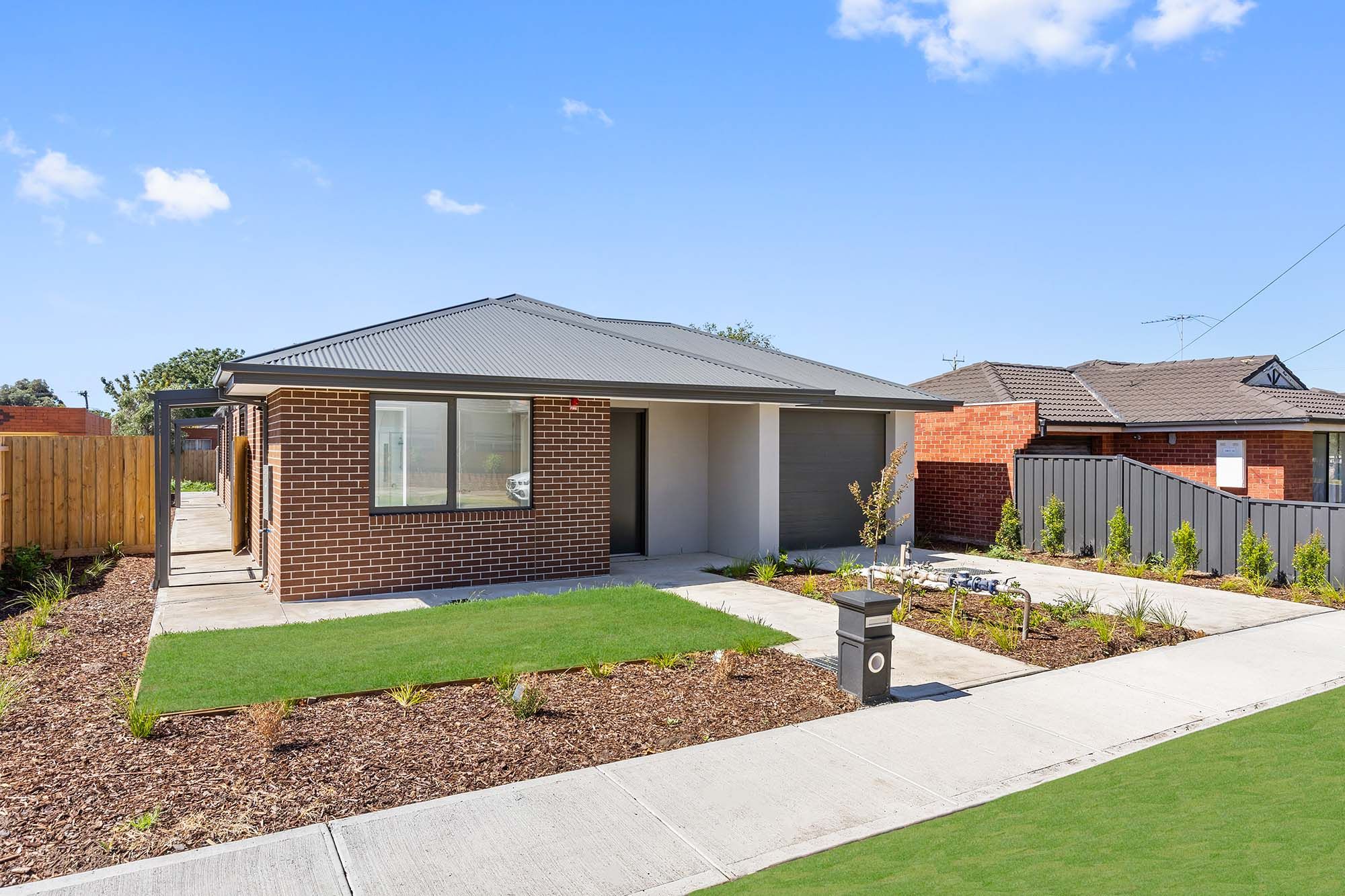 Lois   Facade 3 LR No Logo