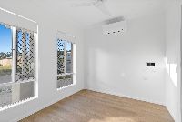 online image-compressor_015_Open2view_ID1015140-25_Shell_Street