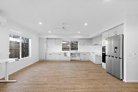 online image-compressor_004_Open2view_ID1015140-25_Shell_Street