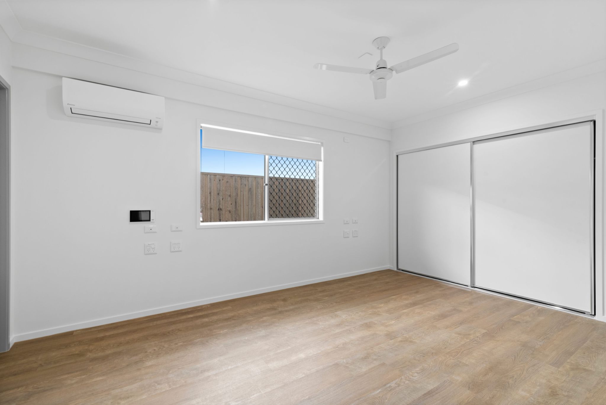 online image-compressor_009_Open2view_ID1015140-25_Shell_Street