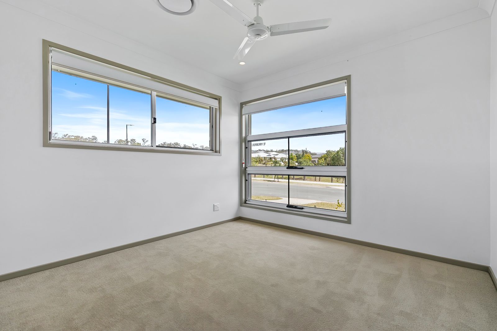 009 Open2view_ID966589-7_Elderberry_Street