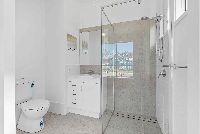 10   Gentle Rain Crct 3 - Bathroom