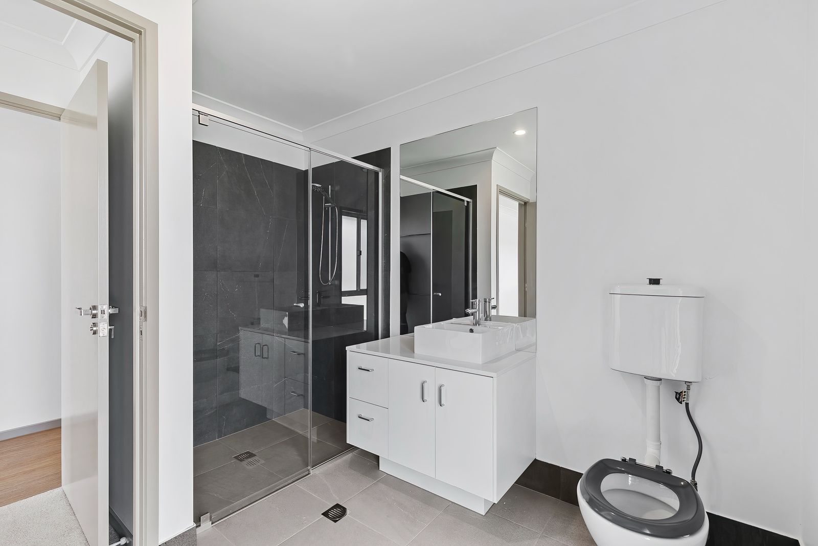 011 Open2view_ID966589-7_Elderberry_Street