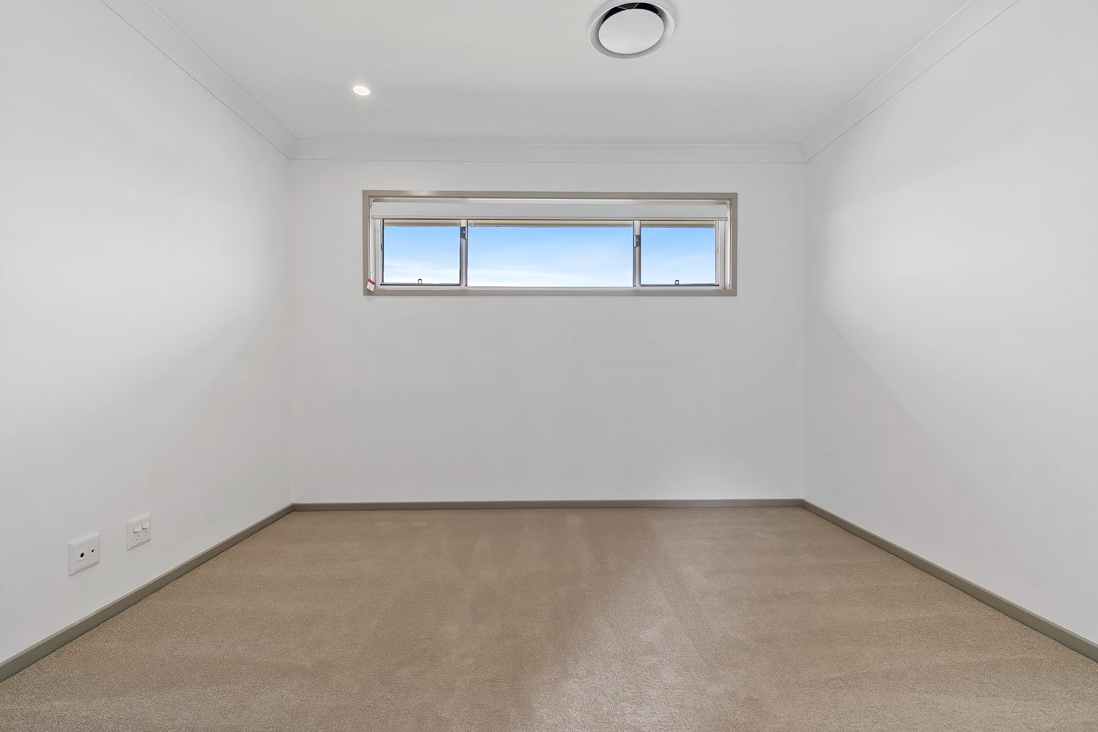 012 Open2view_ID966589-7_Elderberry_Street