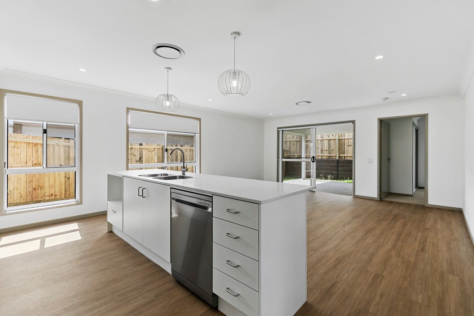 014 Open2view_ID966589-7_Elderberry_Street