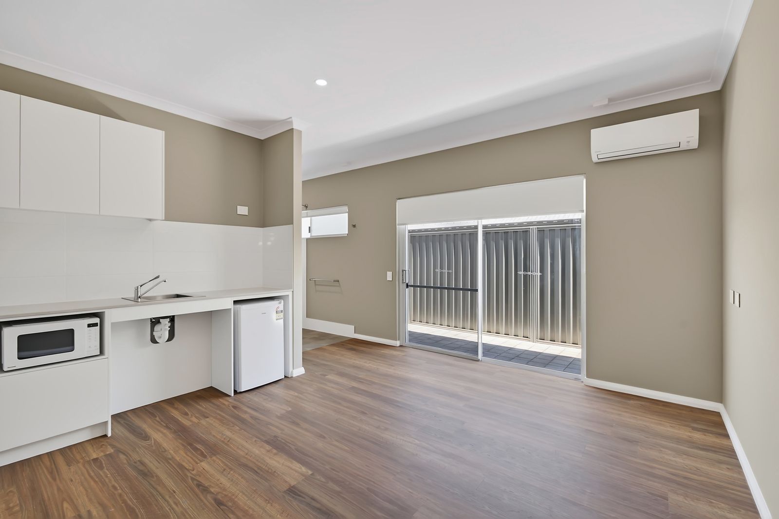 006 Open2view_ID979624-15_Overbeck_Street__Ashby