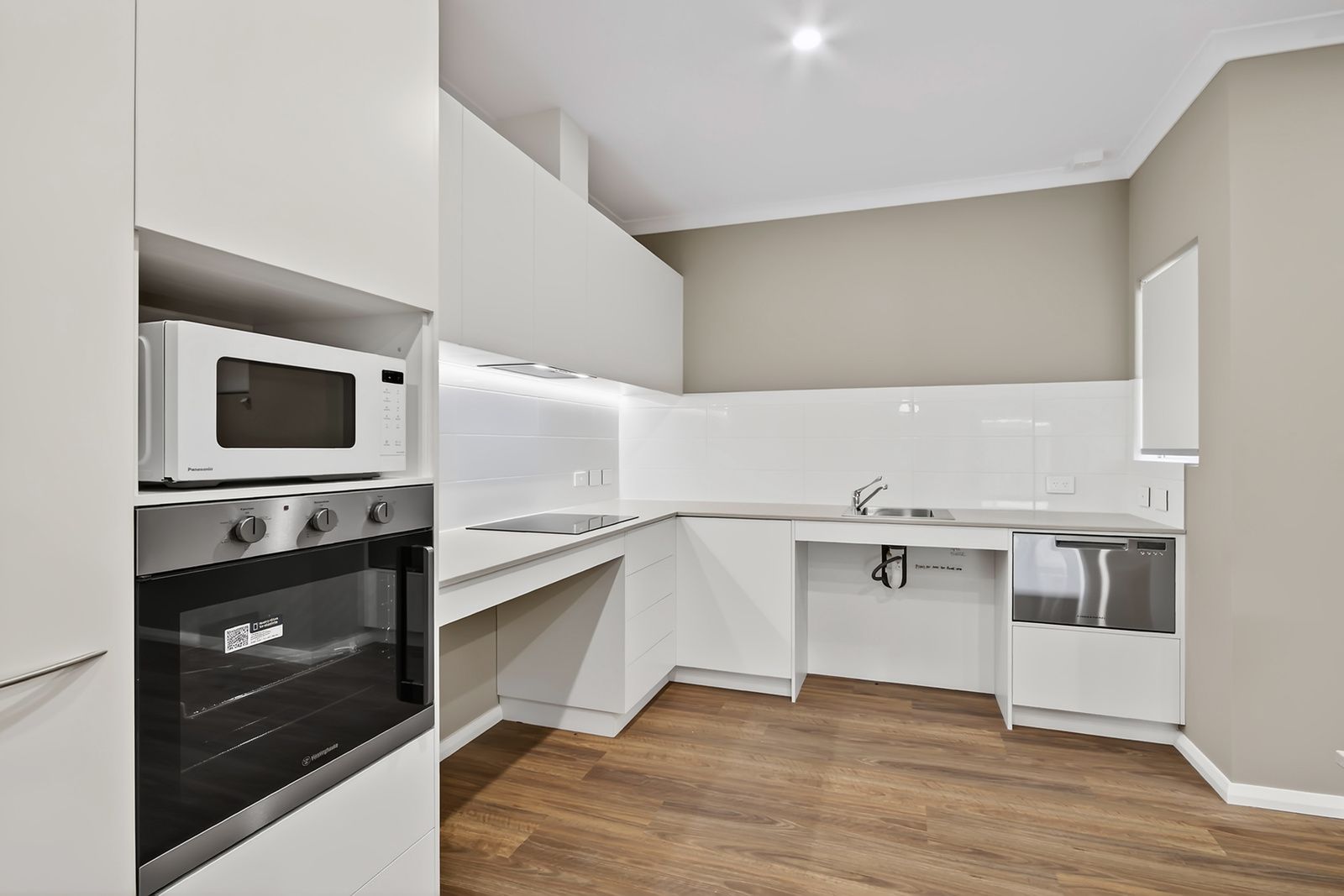 005 Open2view_ID979624-15_Overbeck_Street__Ashby