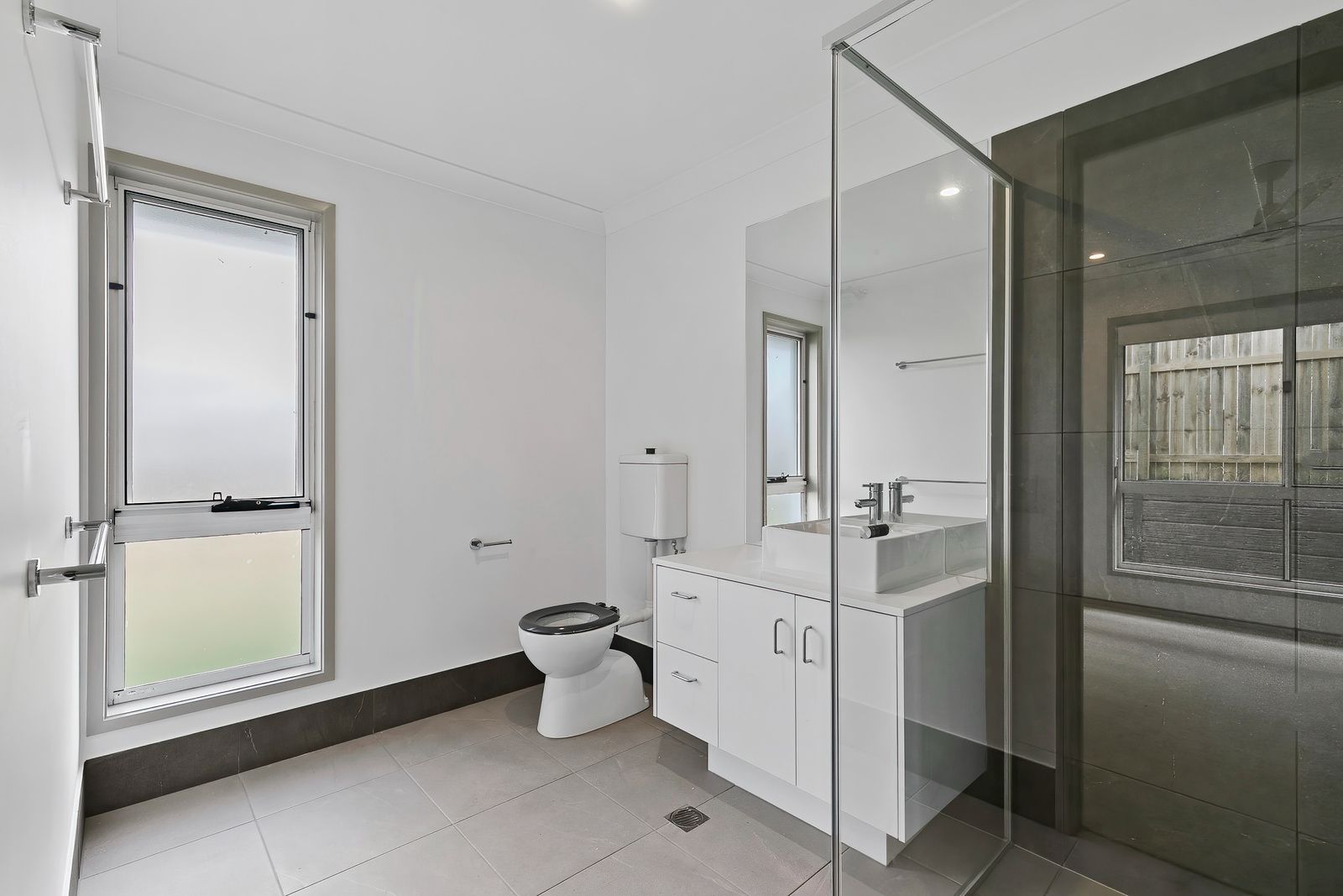 020 Open2view_ID966589-7_Elderberry_Street