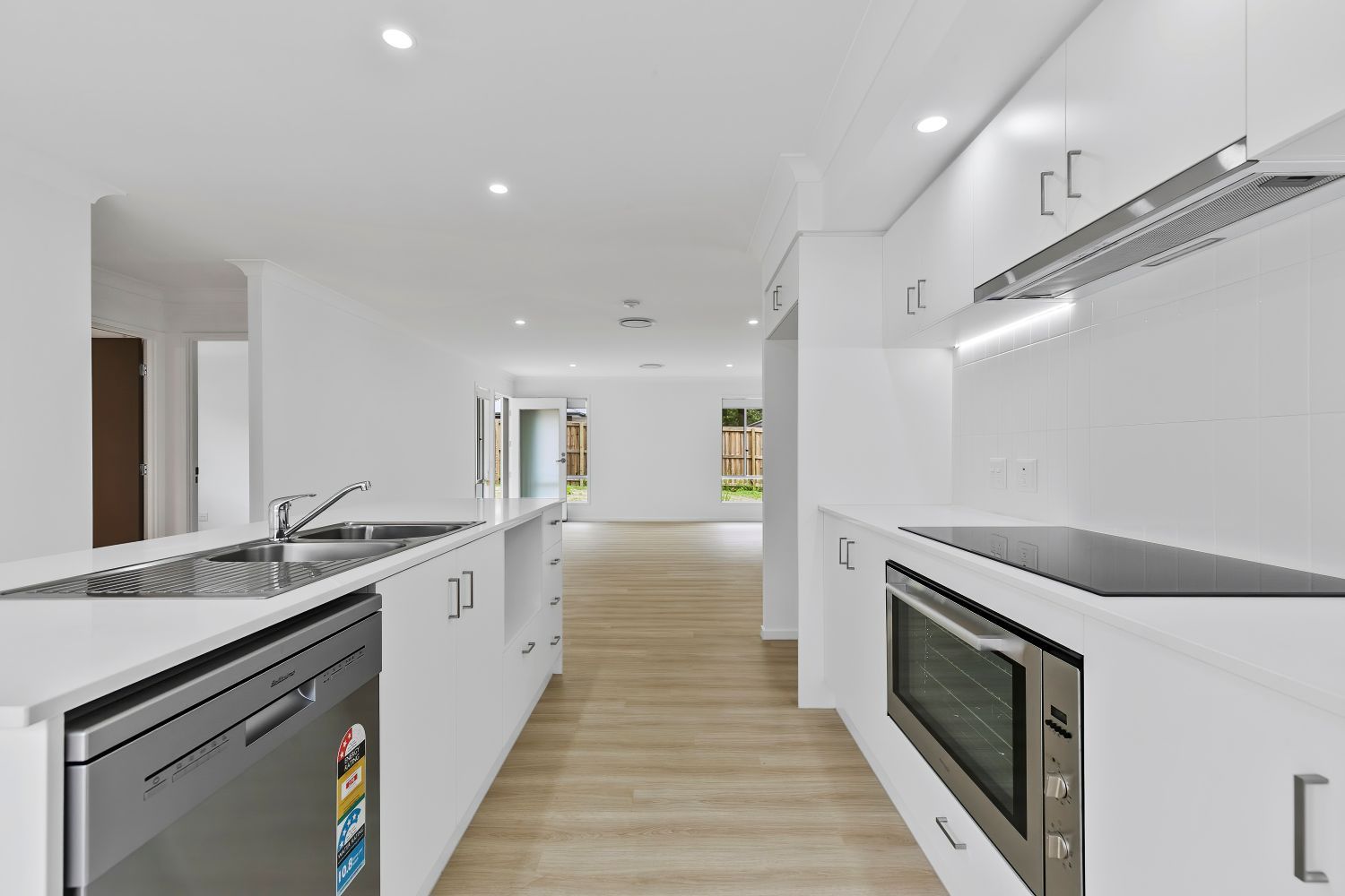 019 Open2view_ID941566-51_Brumby_Circuit