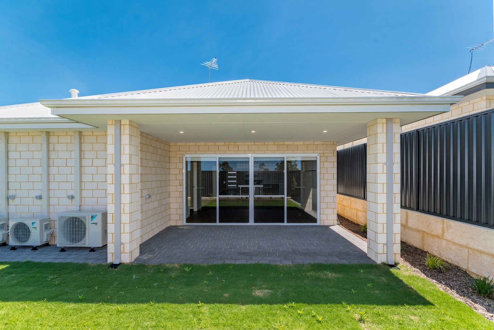 016 Open2view_ID979624-15_Overbeck_Street__Ashby