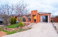 Macgregor Residence front of house