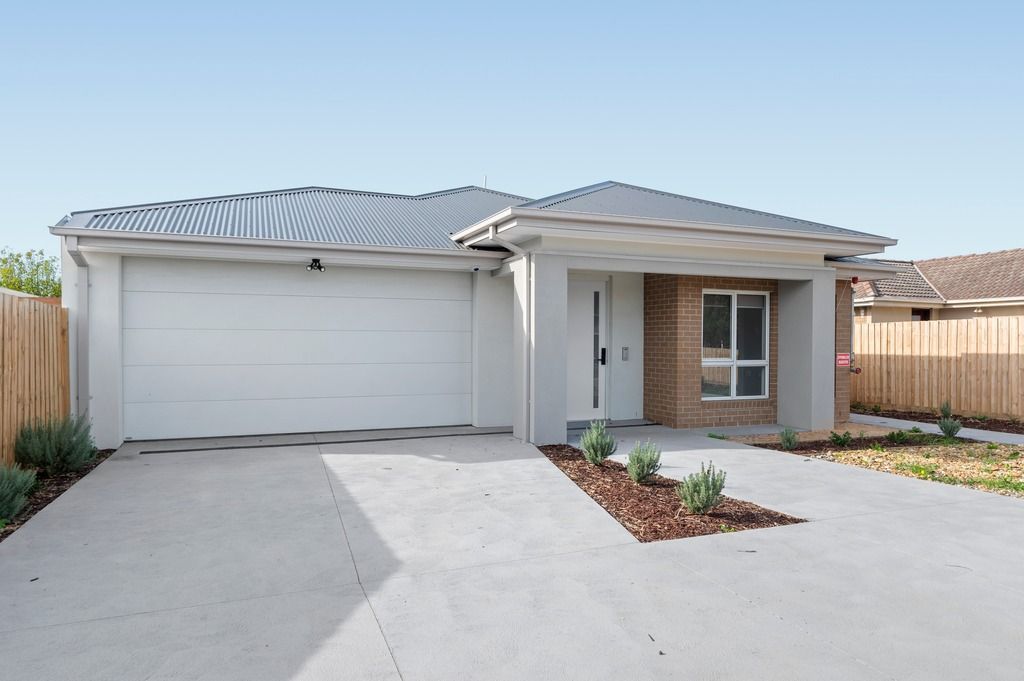 73 Circle Drive South Cranbourne 002_1024