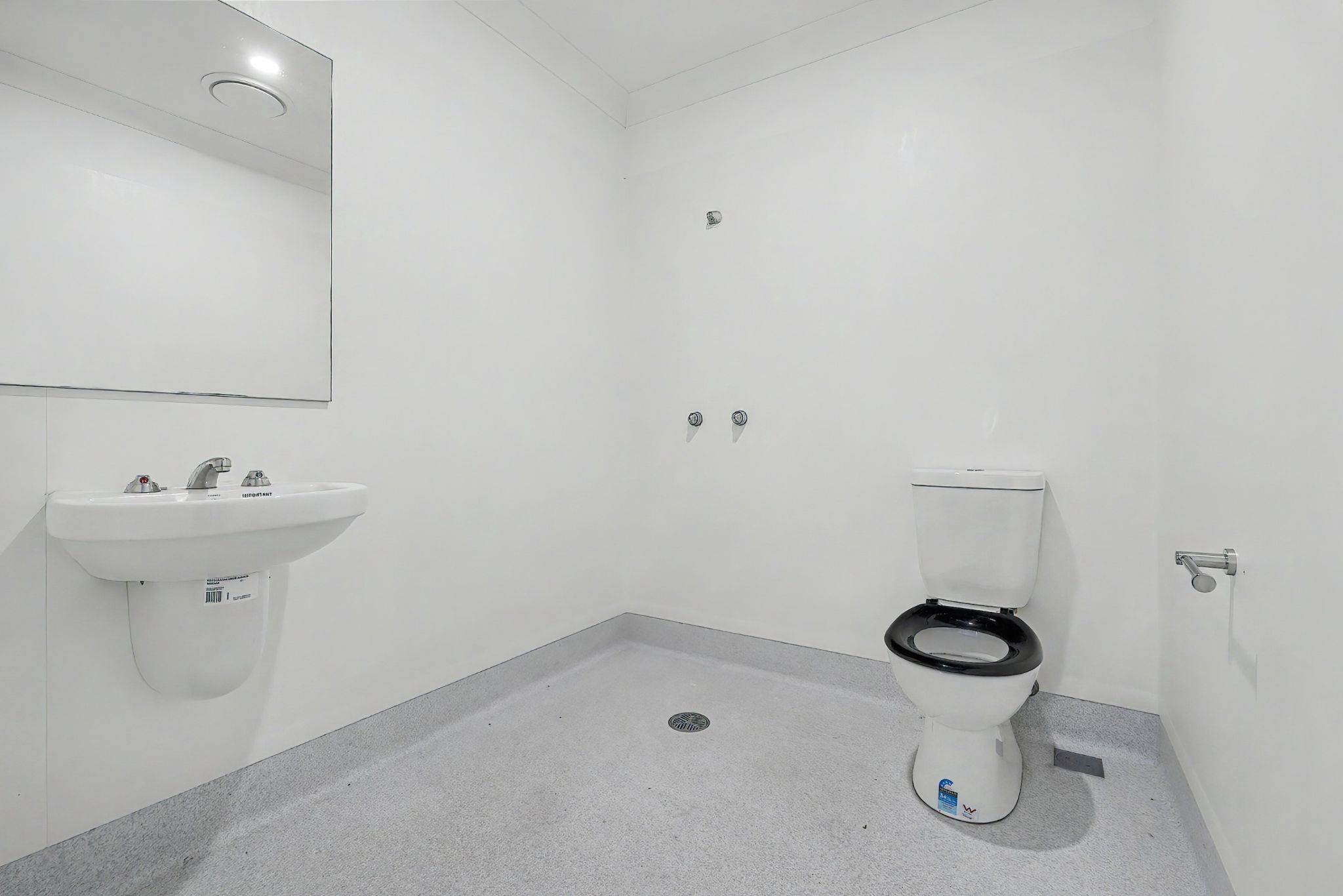 online image-compressor_013_Open2view_ID1033706-10_Thornbill_Close