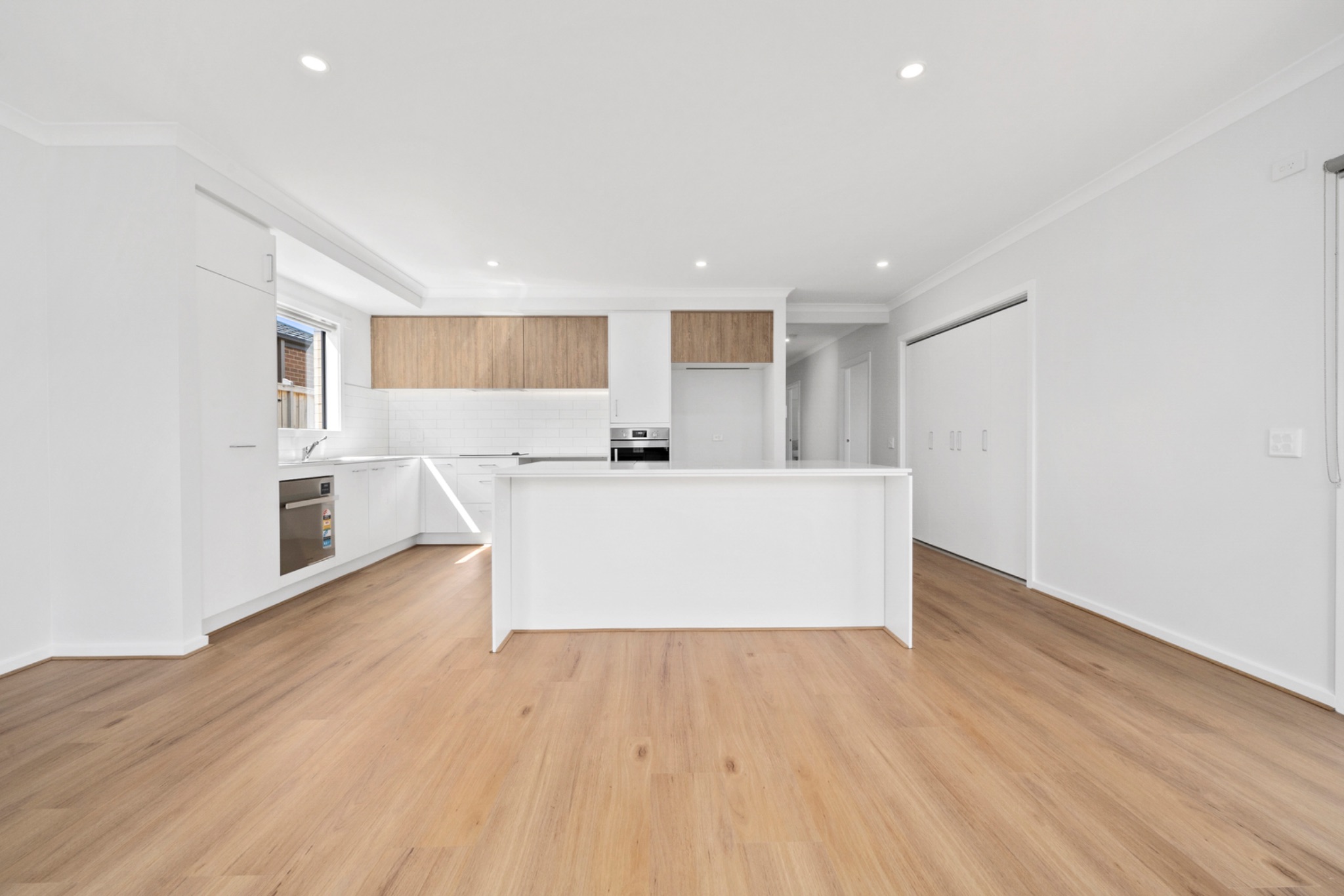 010 Open2view_ID779471-1_Empress_St