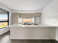 Hervey Bay-SIL-Eli-Waters-Modern-Home kitchen