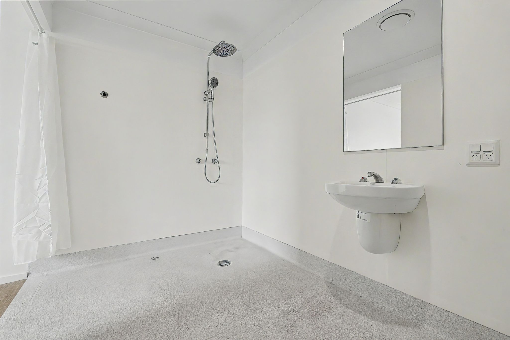 online image-compressor_015_Open2view_ID1033706-10_Thornbill_Close