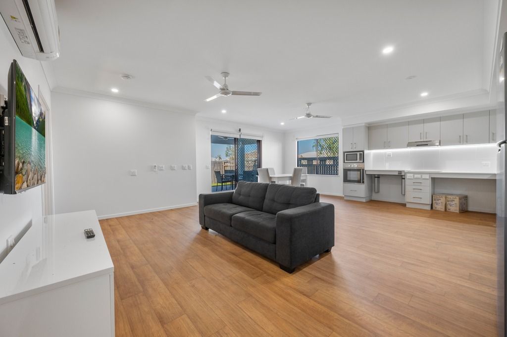 12   Firewheel Pde 16 - Living 2