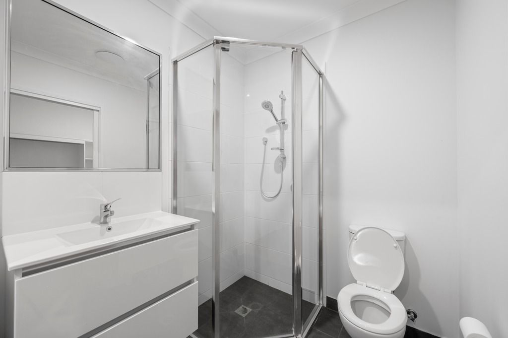 11   Firewheel Pde 16 - Bathroom