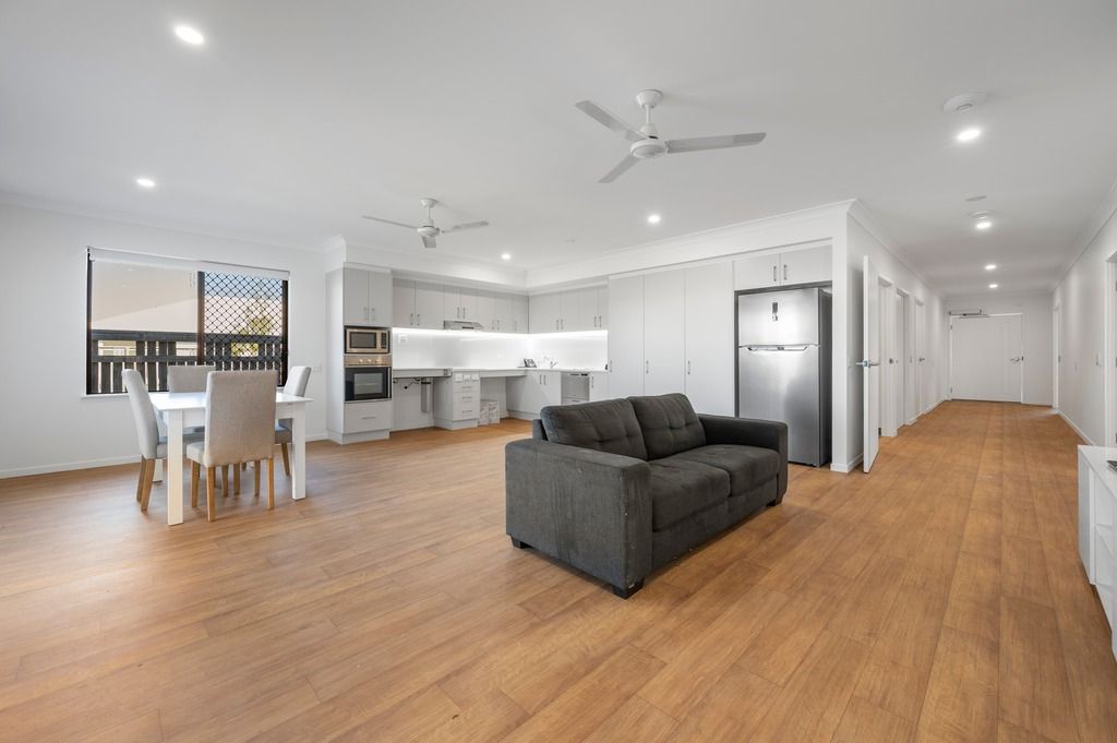 2   Firewheel Pde 16 - Living 1