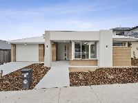 010 Open2view_ID884255-17_Nightmarch_Street