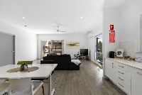 11 web-or-mls-8-scott-young-dr