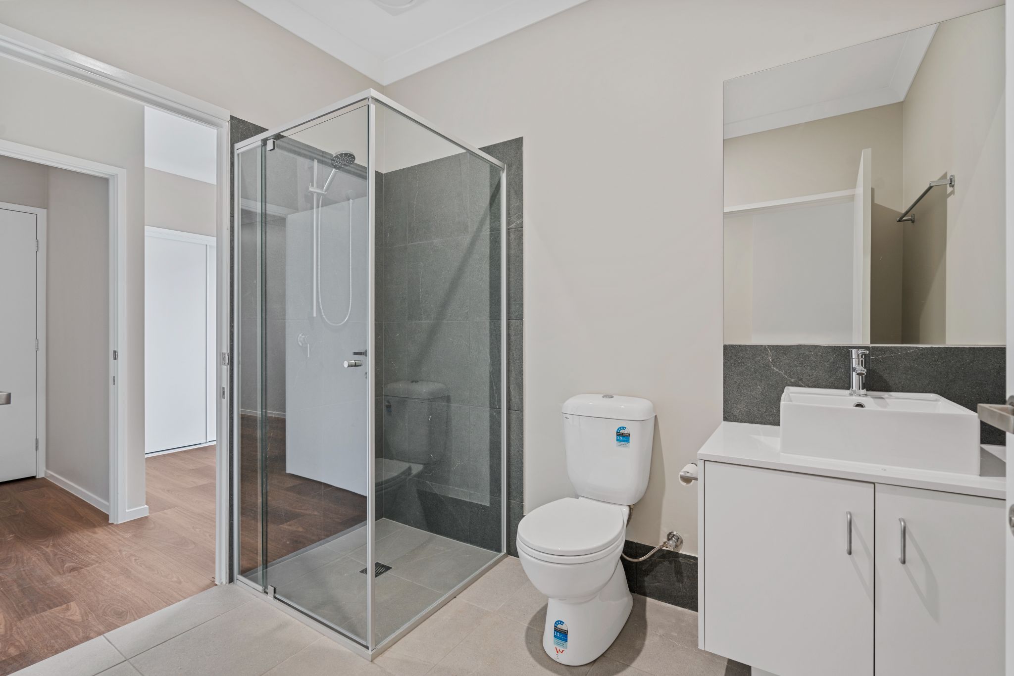 409SHO  PROFESSIONAL PHOTO - LOW RES 5) 20250618095603863