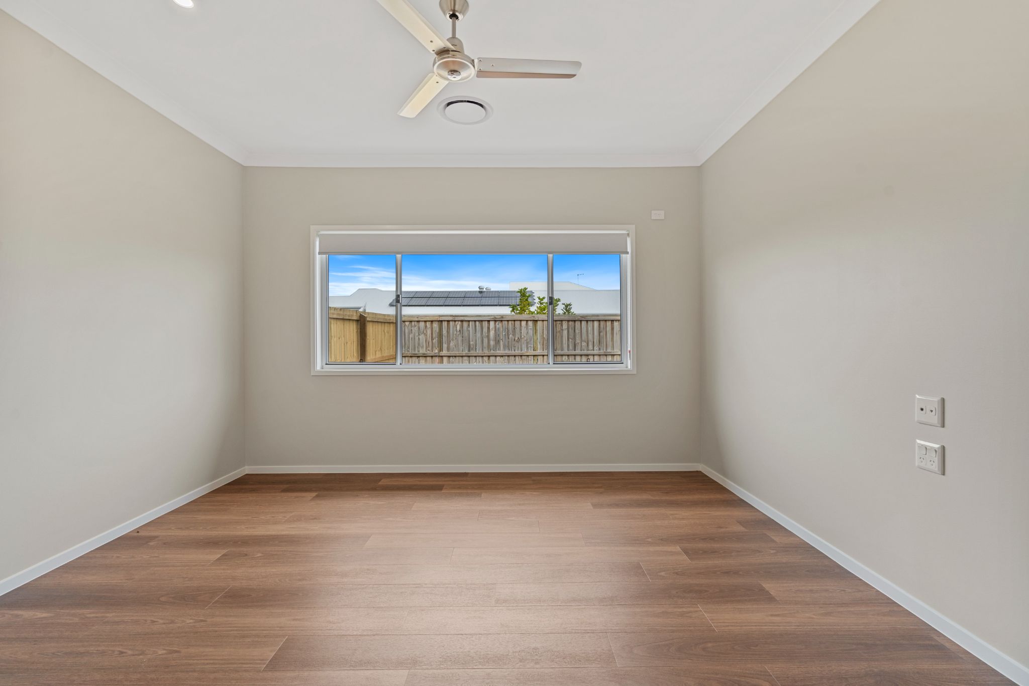 409SHO  PROFESSIONAL PHOTO - LOW RES 7) 20250618095603875