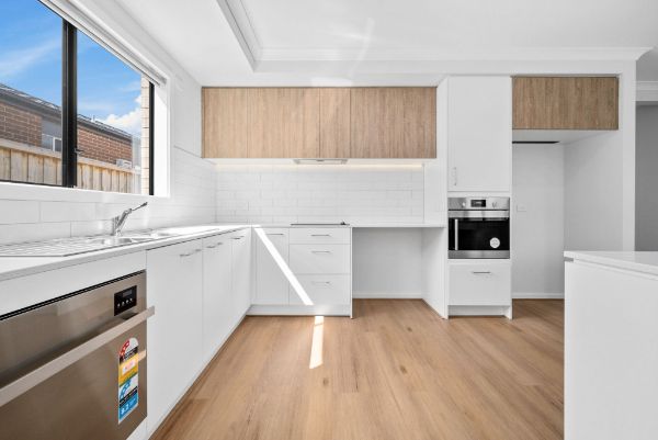008 Open2view_ID779471-1_Empress_St