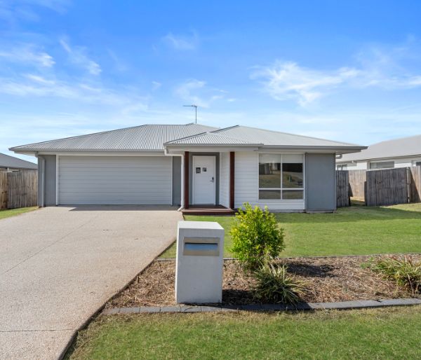 001 Open2view_ID1012797-24_Vanessa_Crescent__Cotswold_Hills