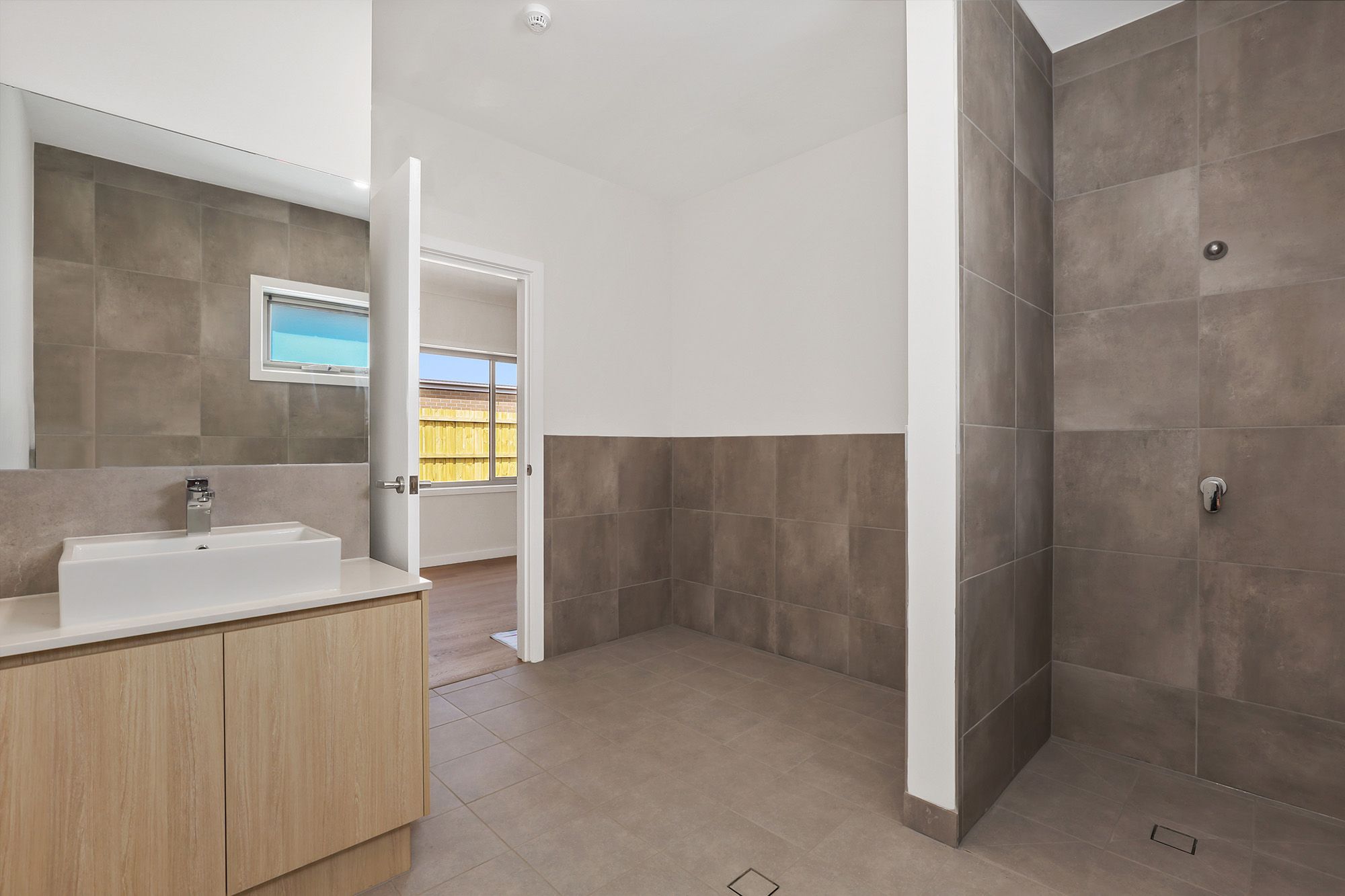 Drake   Unit 1 Res Bathroom 1 LR No Logo