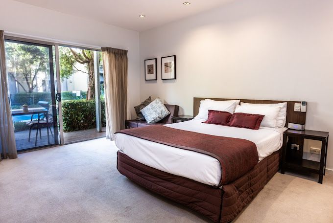 Poolside Queen Bed Suite