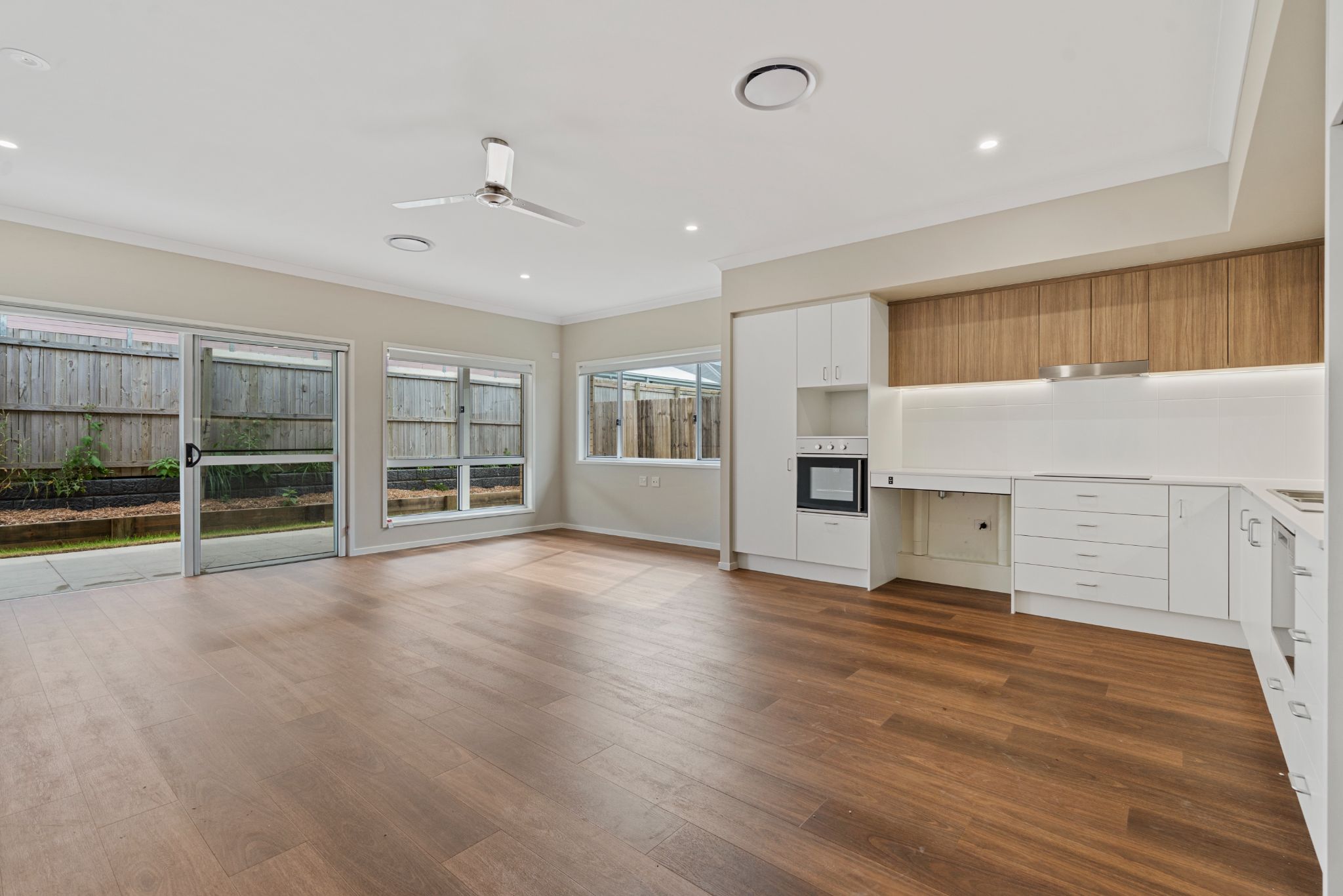 409SHO  PROFESSIONAL PHOTO - LOW RES 10) 20250618095603912