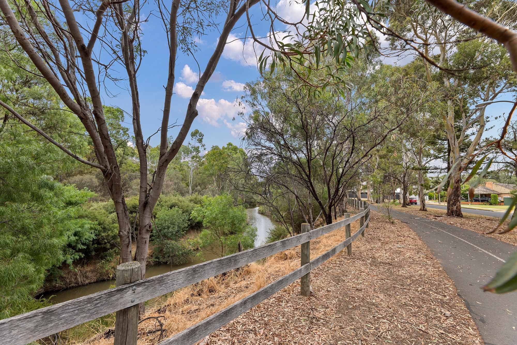 Flinders Park   Walking path beside River Torrens 1 LR No Logo