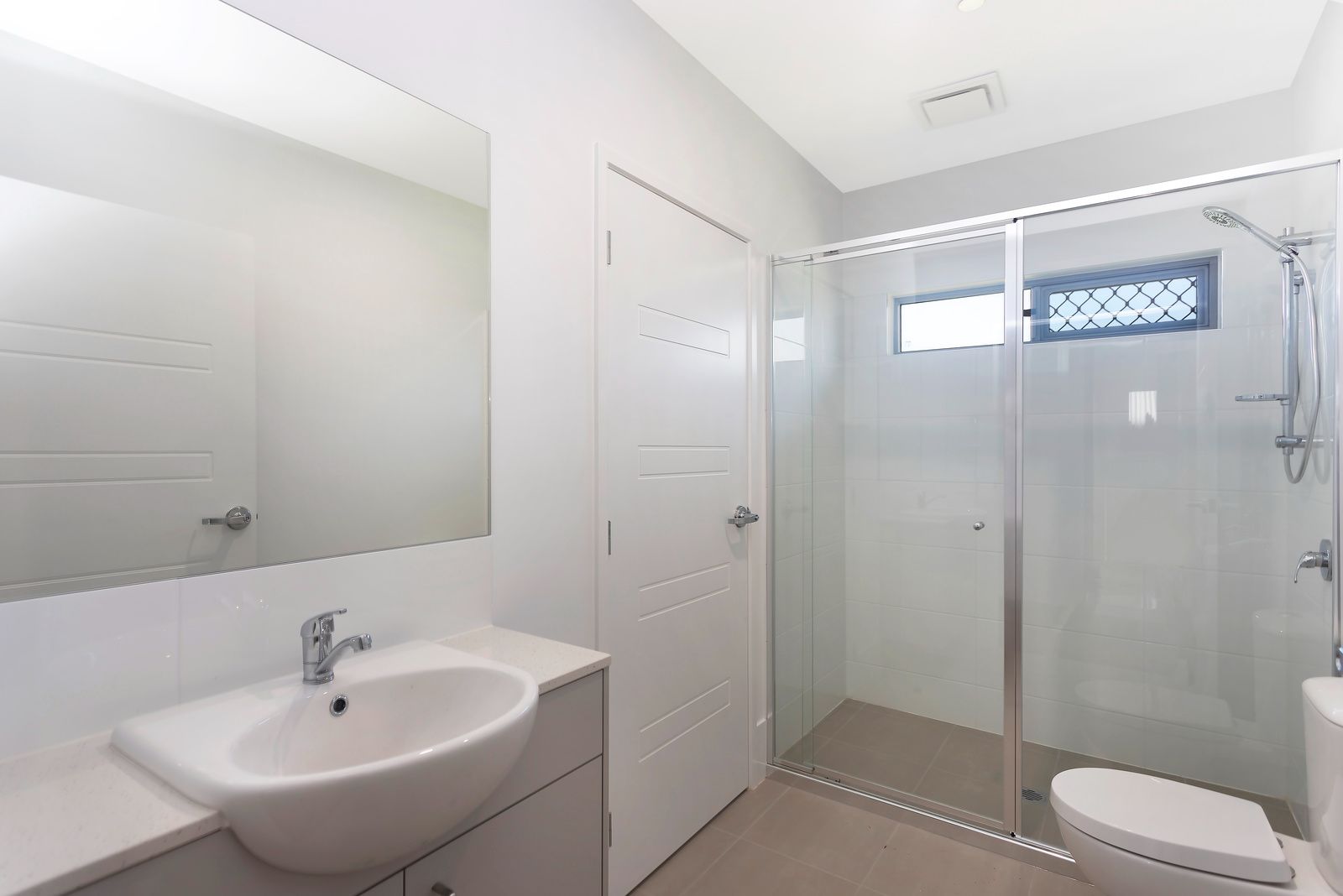 012 Open2view_ID815869-19_Portrush_Avenue