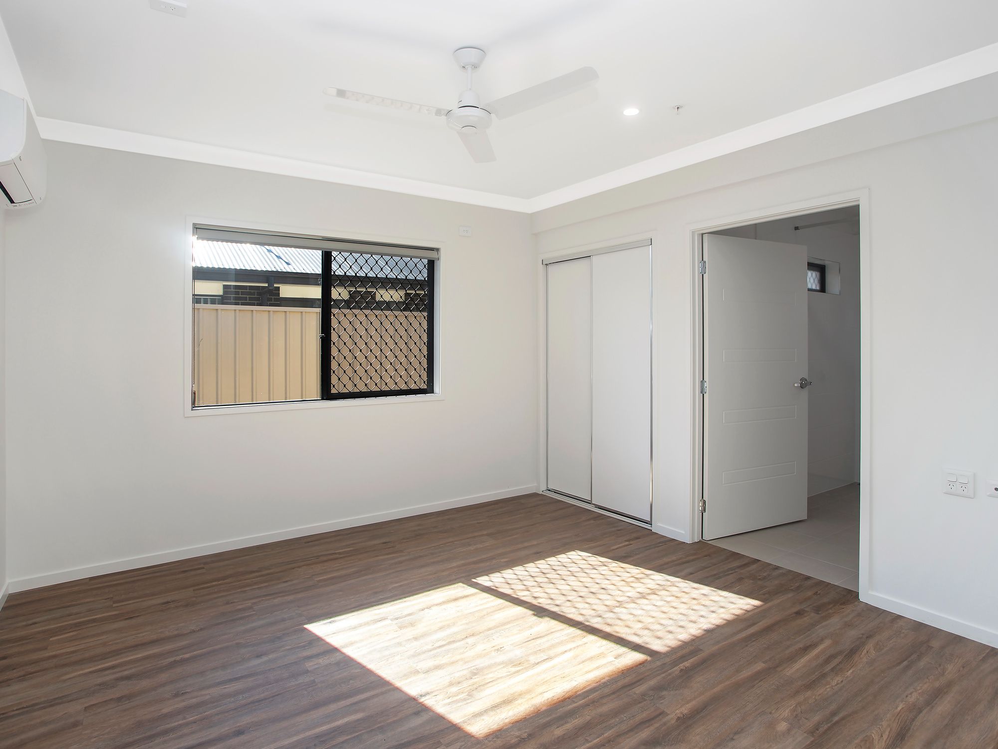 009 Open2view_ID829253-33_Turnberry_Avenue