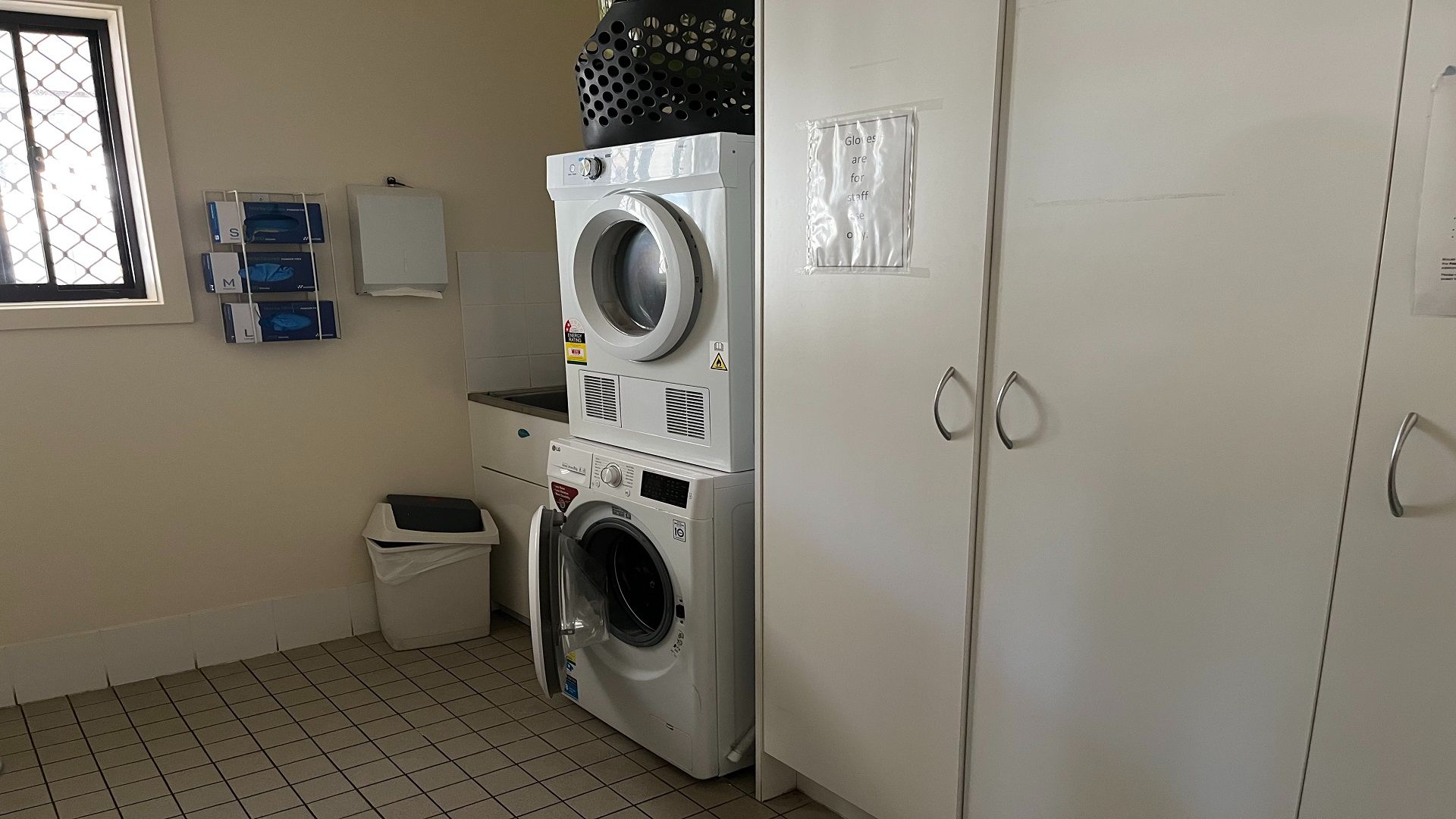 1 20 Margaret St - Laundry