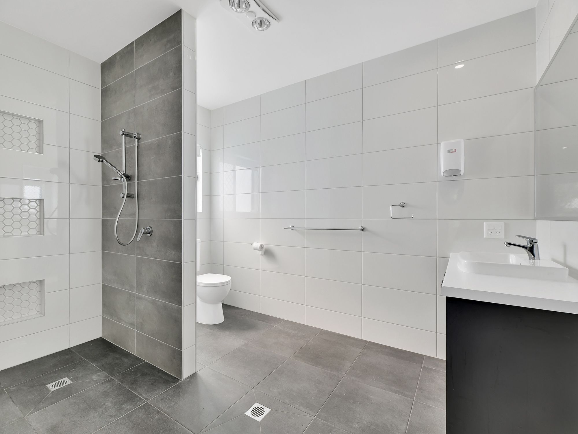 11   Roselea Ave 32 - Ensuite 2