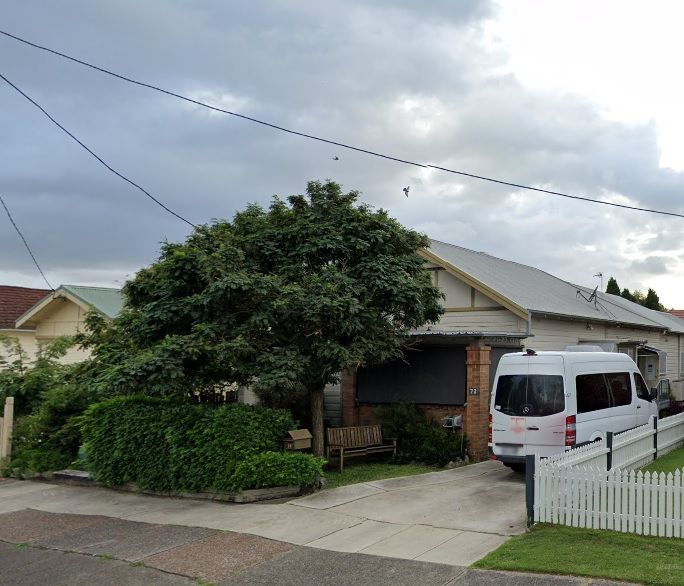 73 National Park St Front