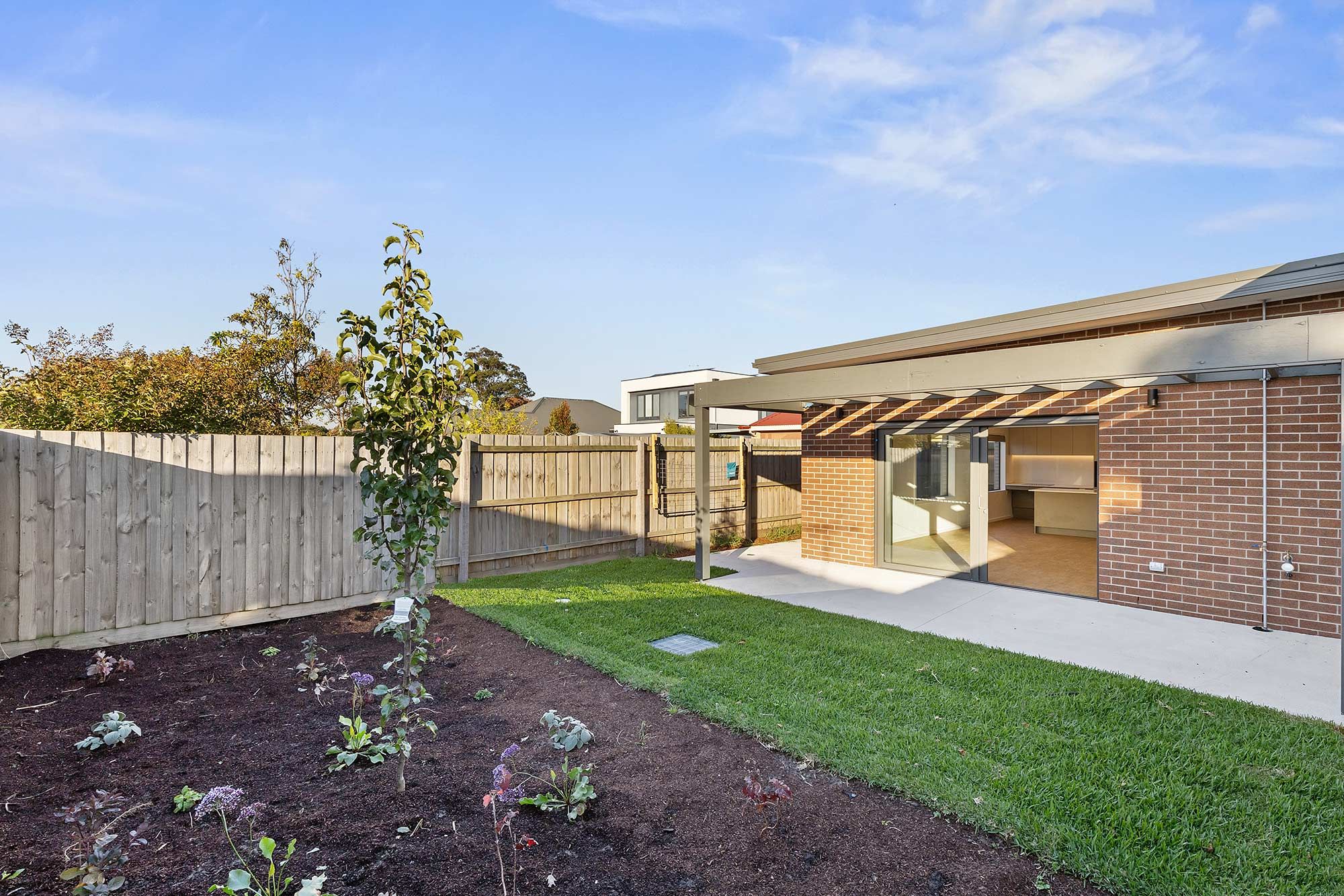 Sherwood   Backyard 2 LR No Logo