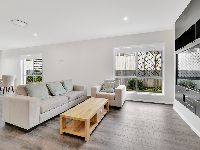 2   Roselea Ave 32 - Living 2