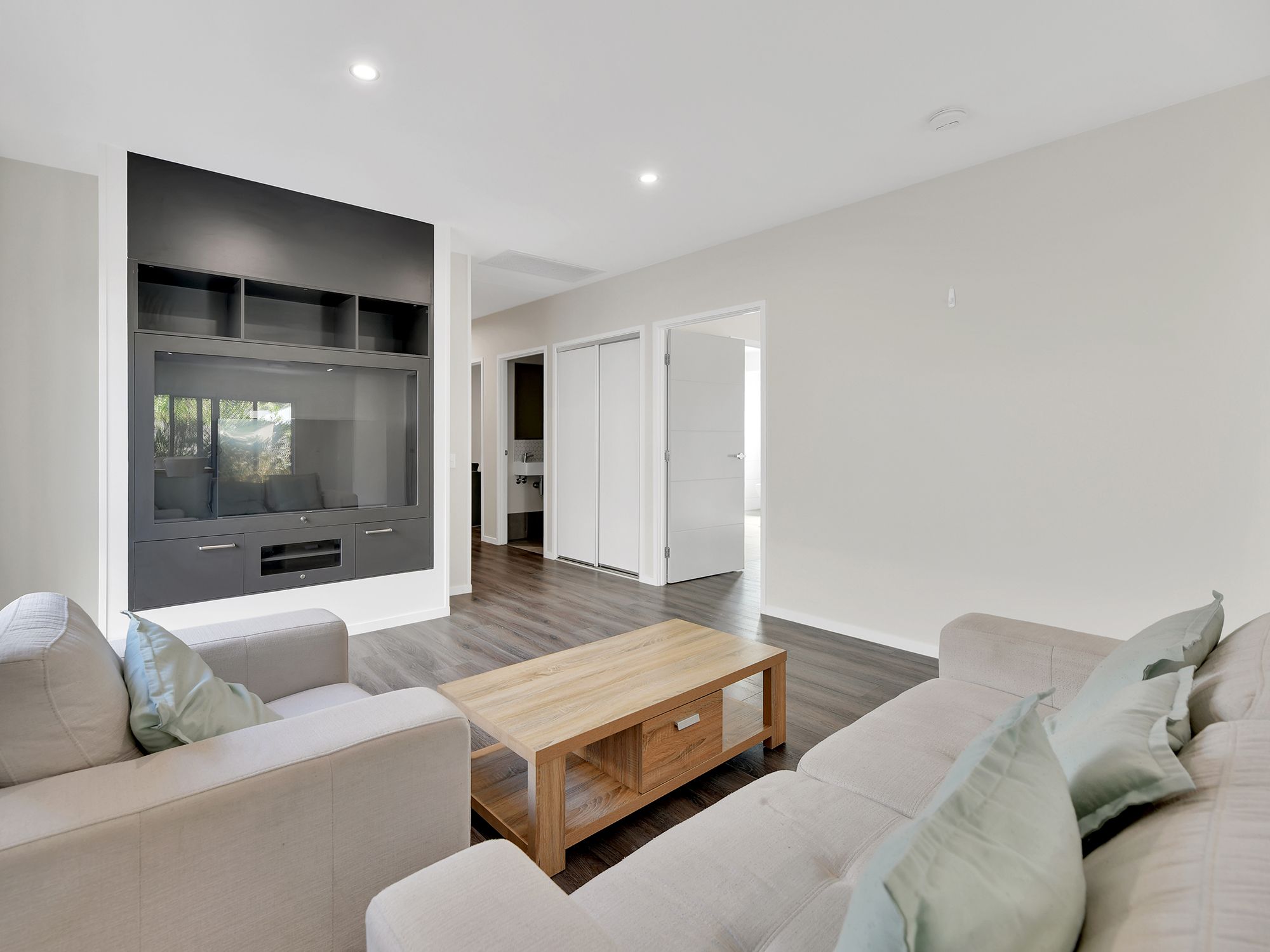 5   Roselea Ave 32 - Living