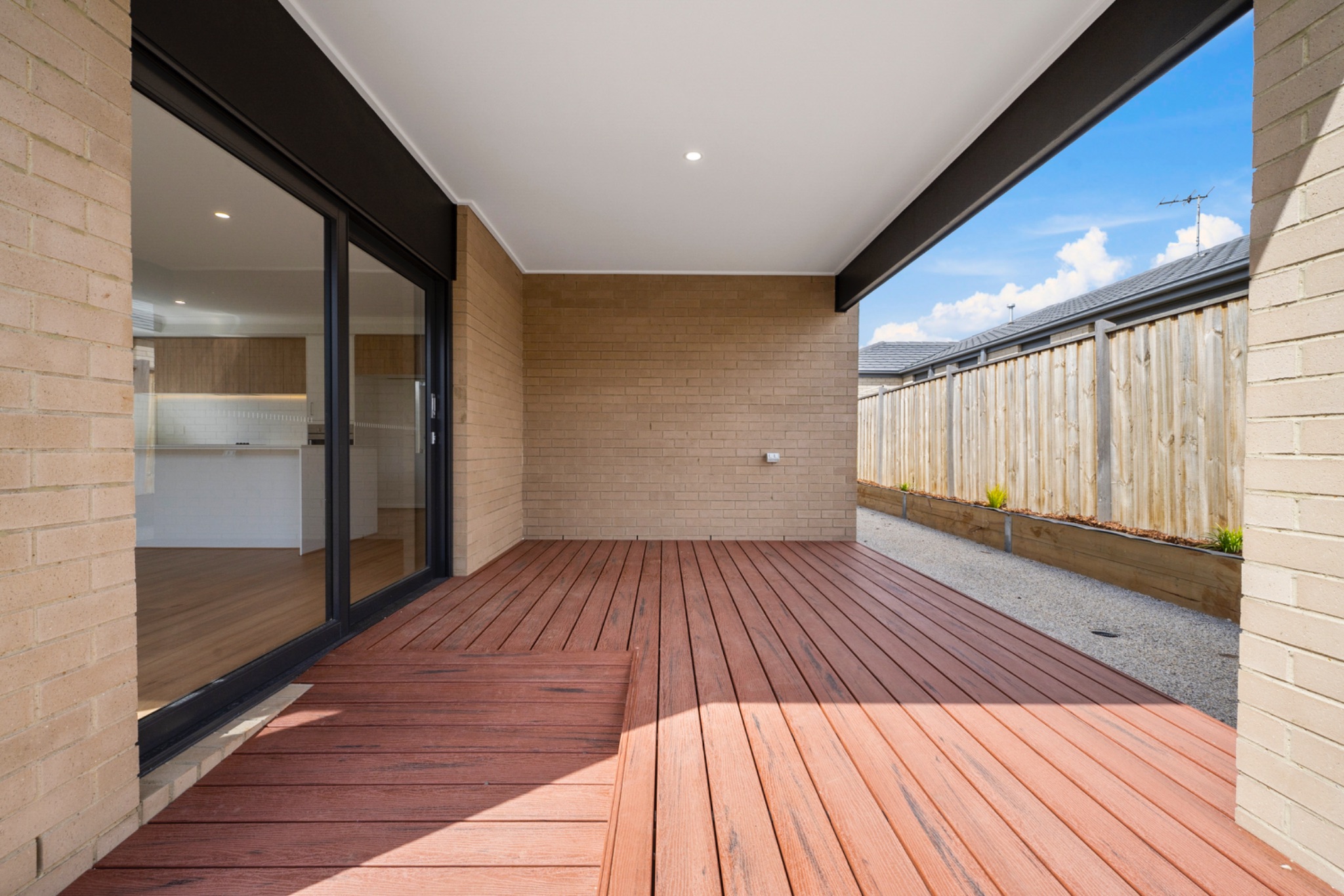 011 Open2view_ID779471-1_Empress_St